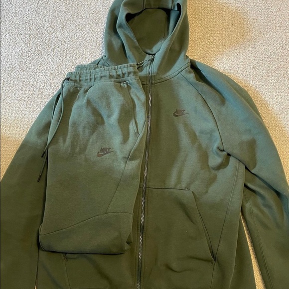 Nike Other - Army Green nike tech